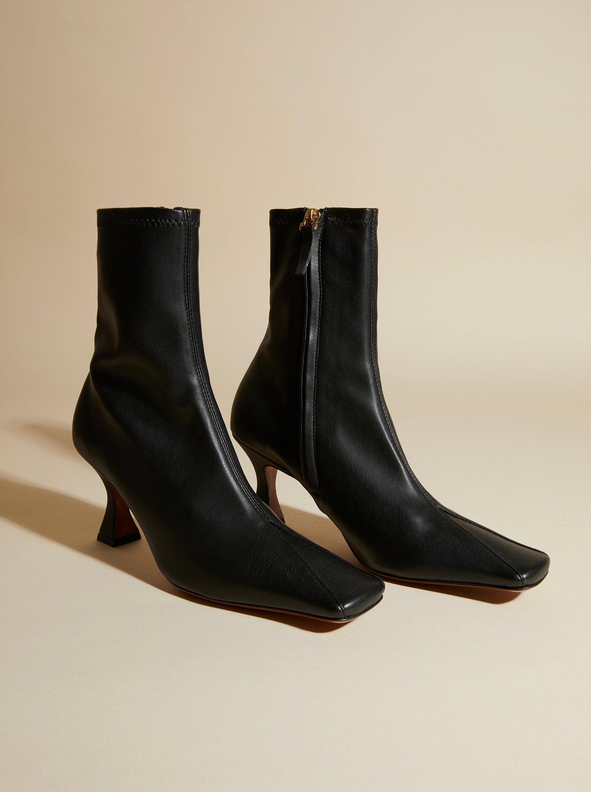 靴 Manu Atelier Duck Lace-up Boots Every Fashion Girl has bought the Manu Atelier Duck ankle boots