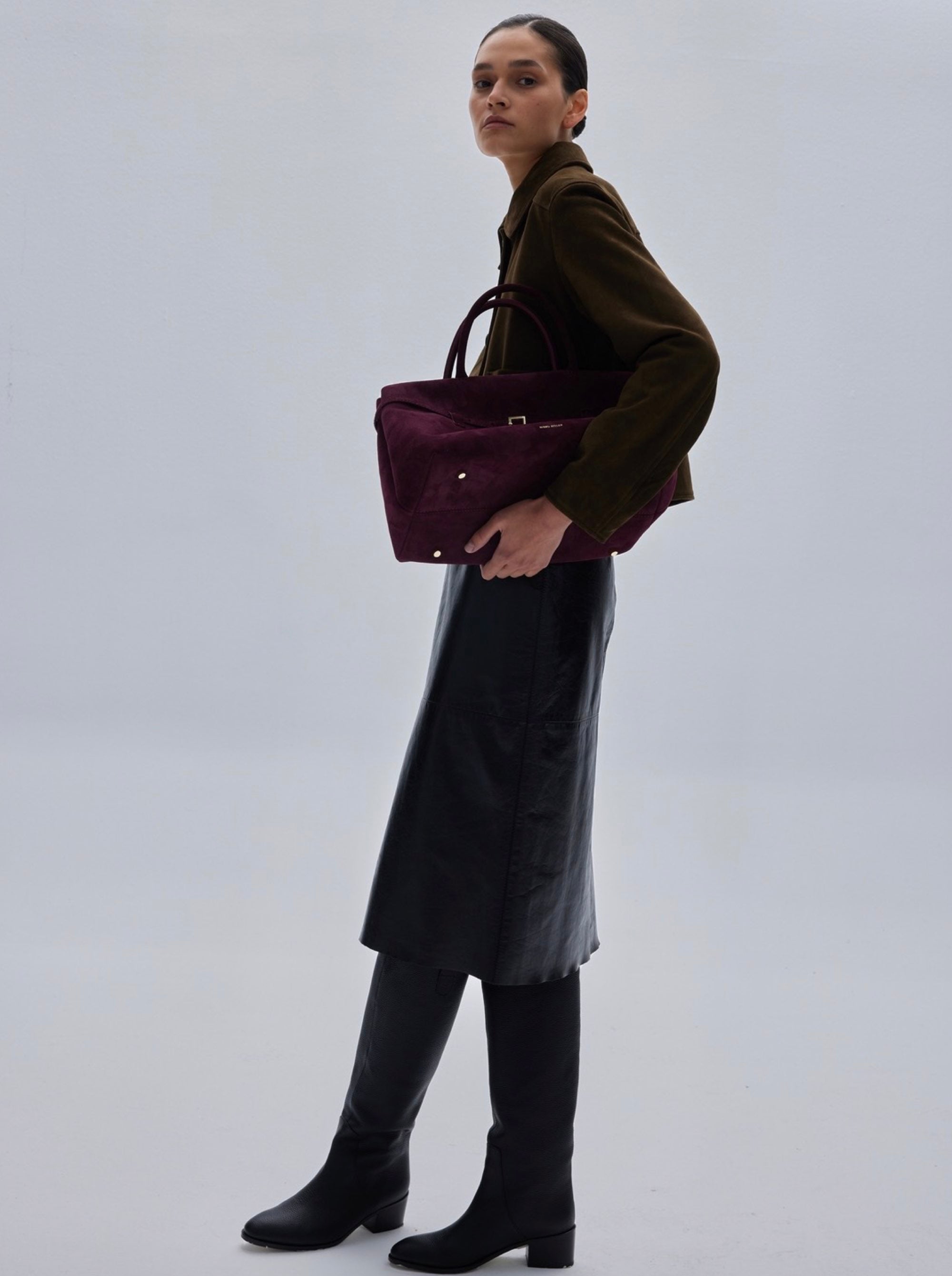 Le Cambon 35 Merlot Suede on model 02