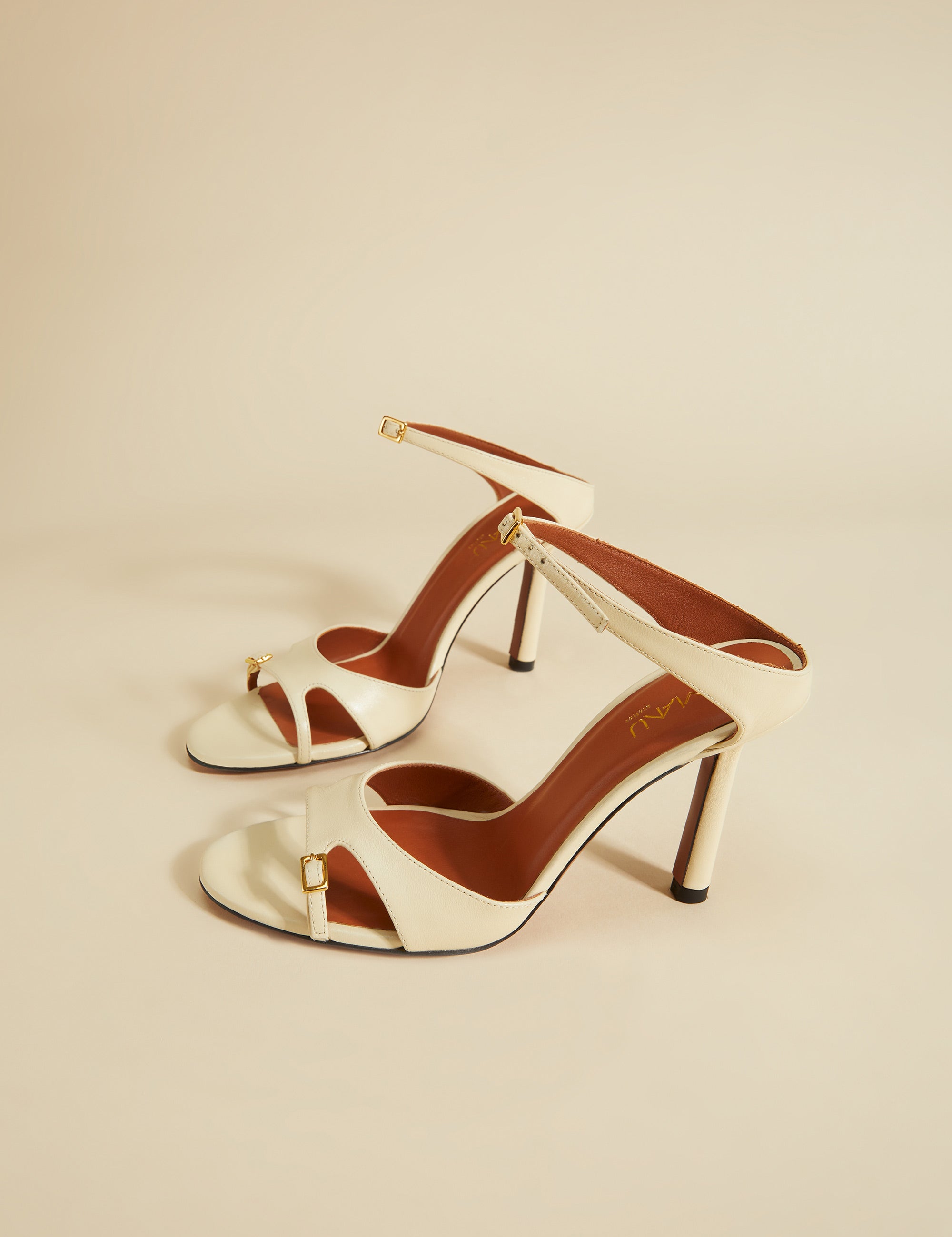 Almond Toe Sandals Vanilla Soft