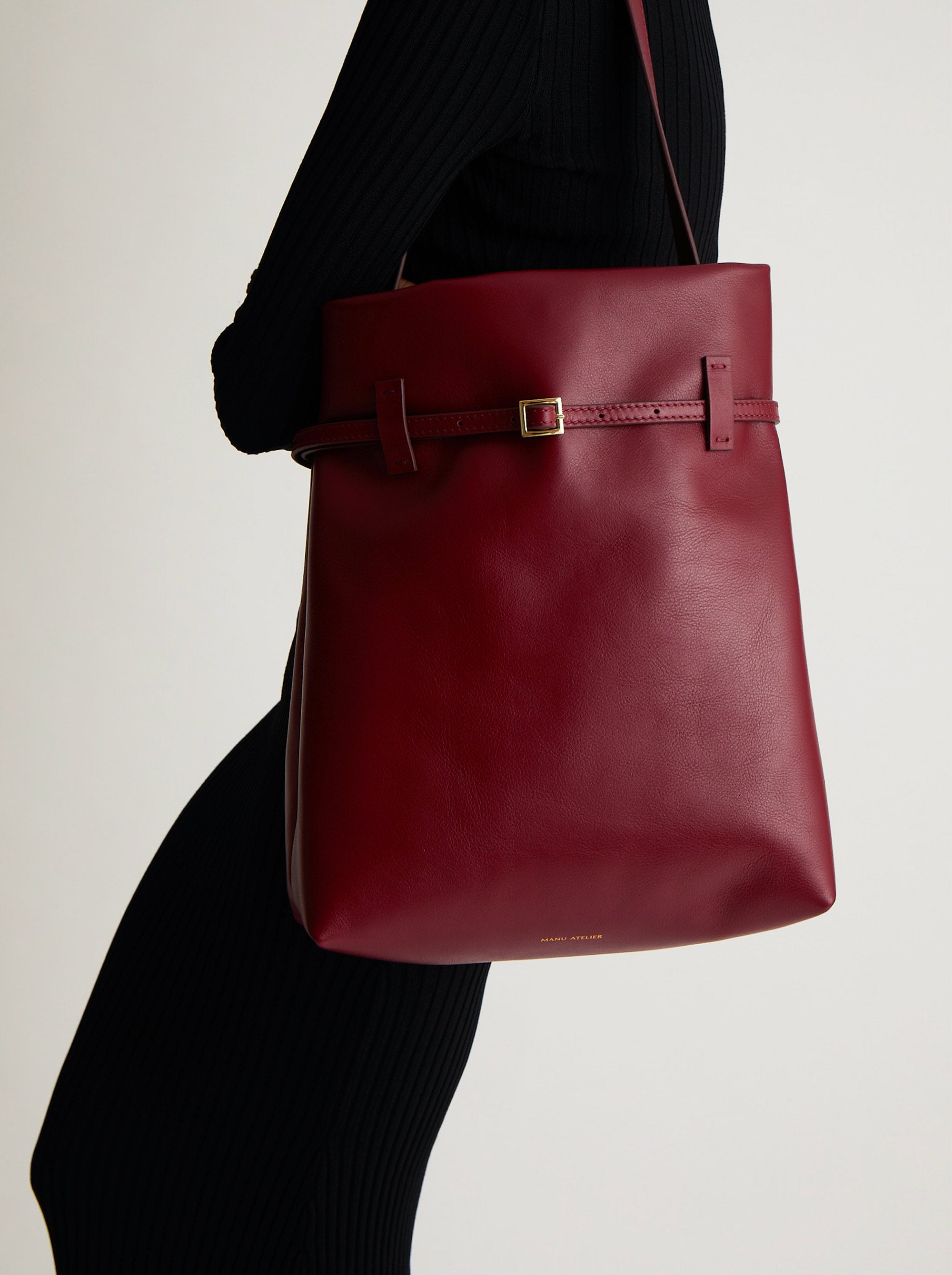 Tote du Jour Burgundy Soft with a model