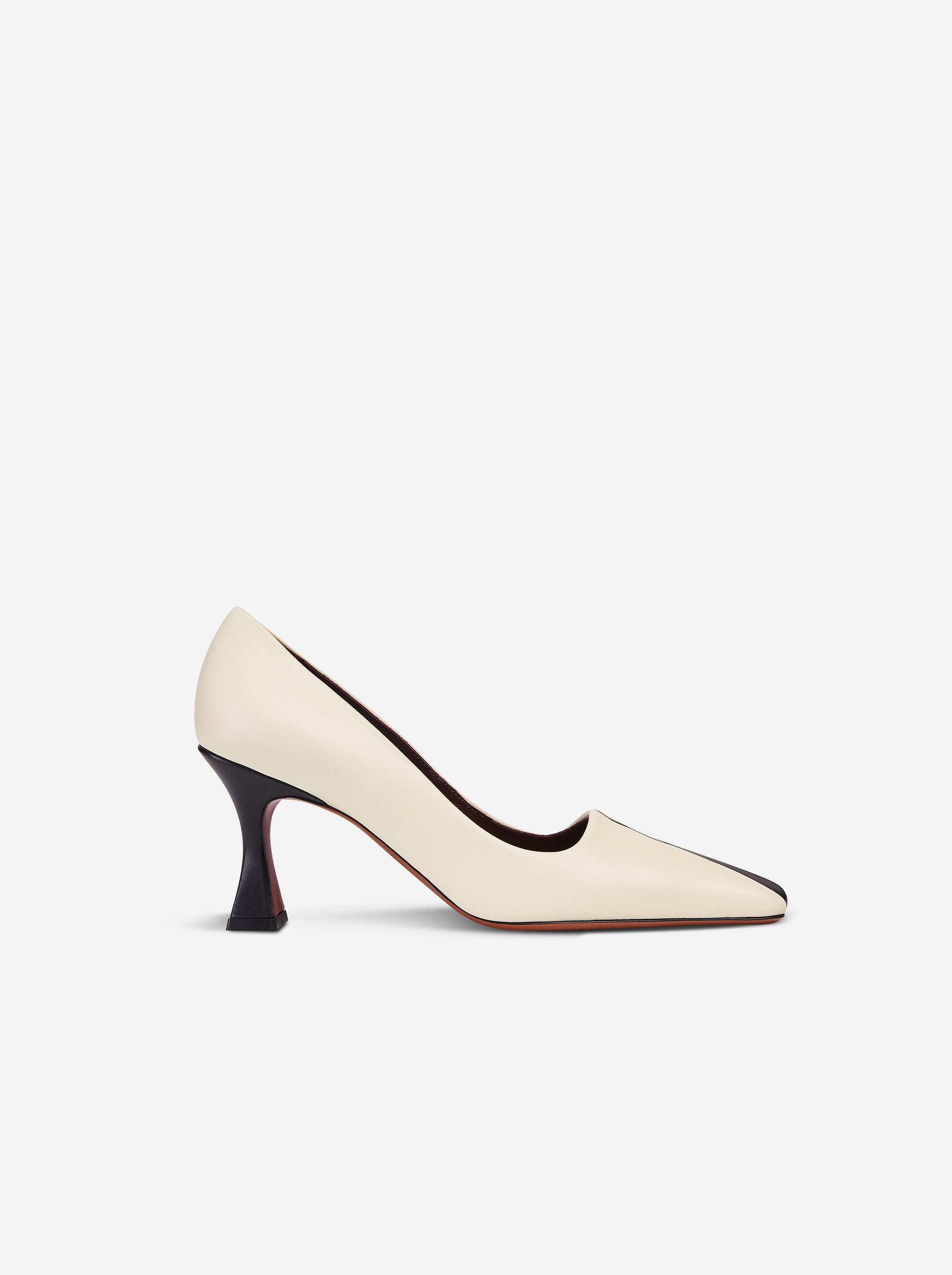 Duck Pumps Vanilla & Black Side