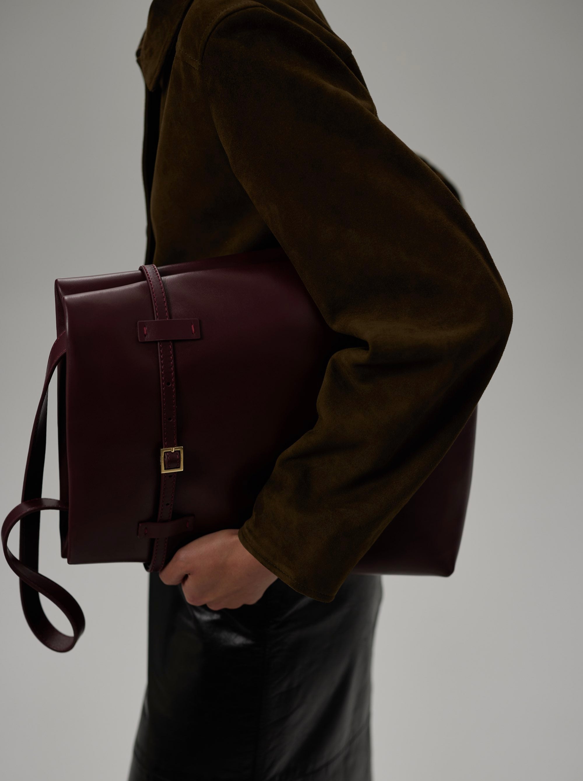 Tote du Jour Merlot Soft on model