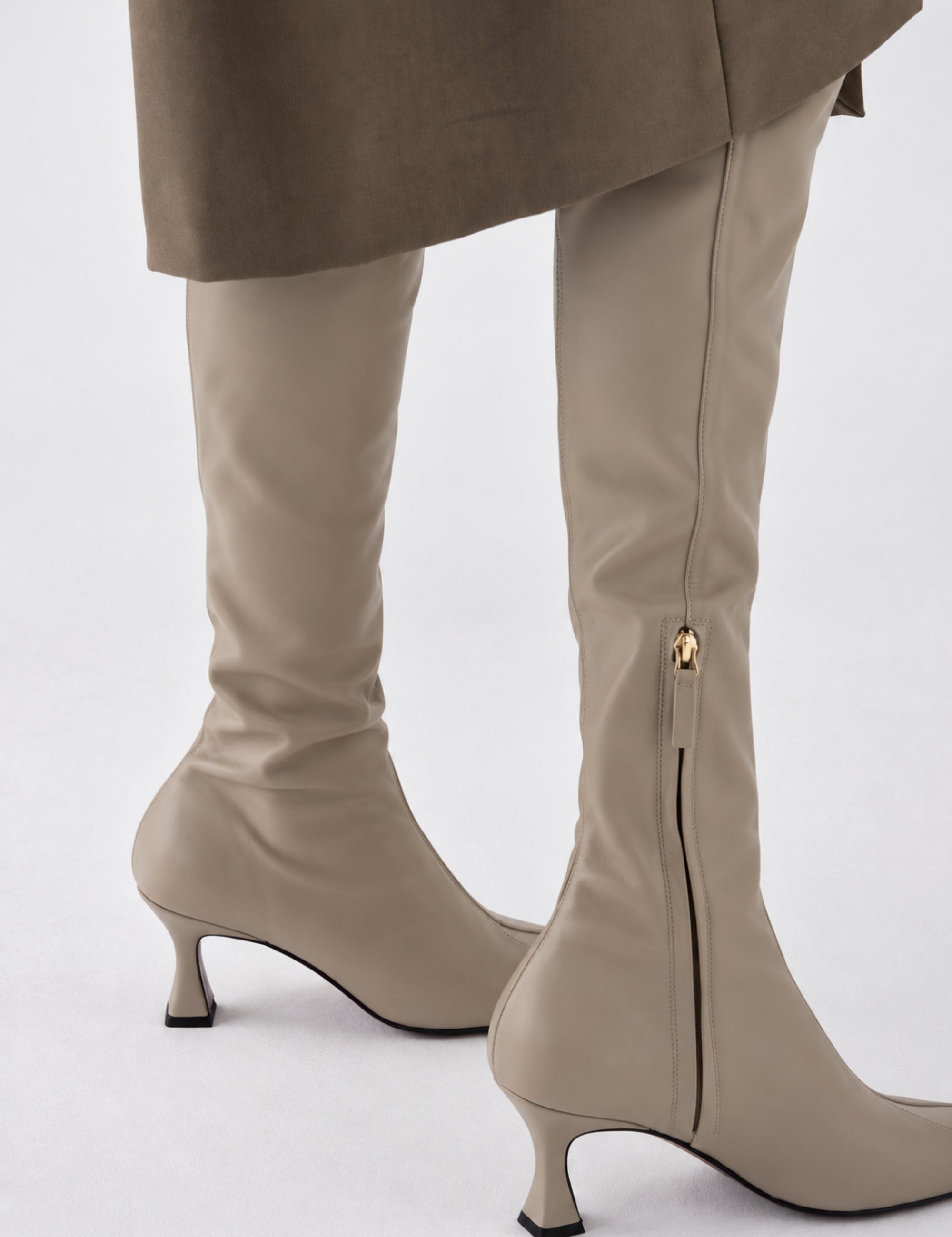 Over Knee High Duck Boots Light Grey on model
